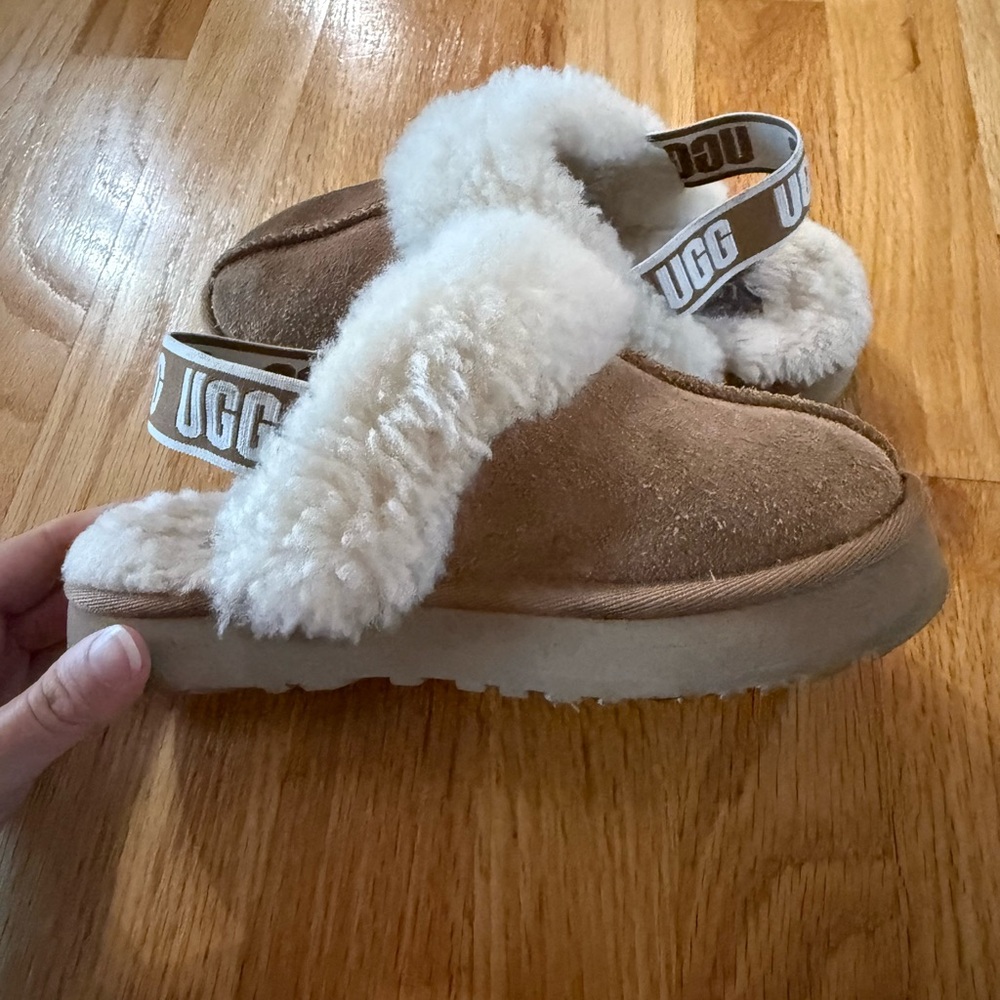 UGG Kids Funkette Shearling Slippers - Chestnut - size 13